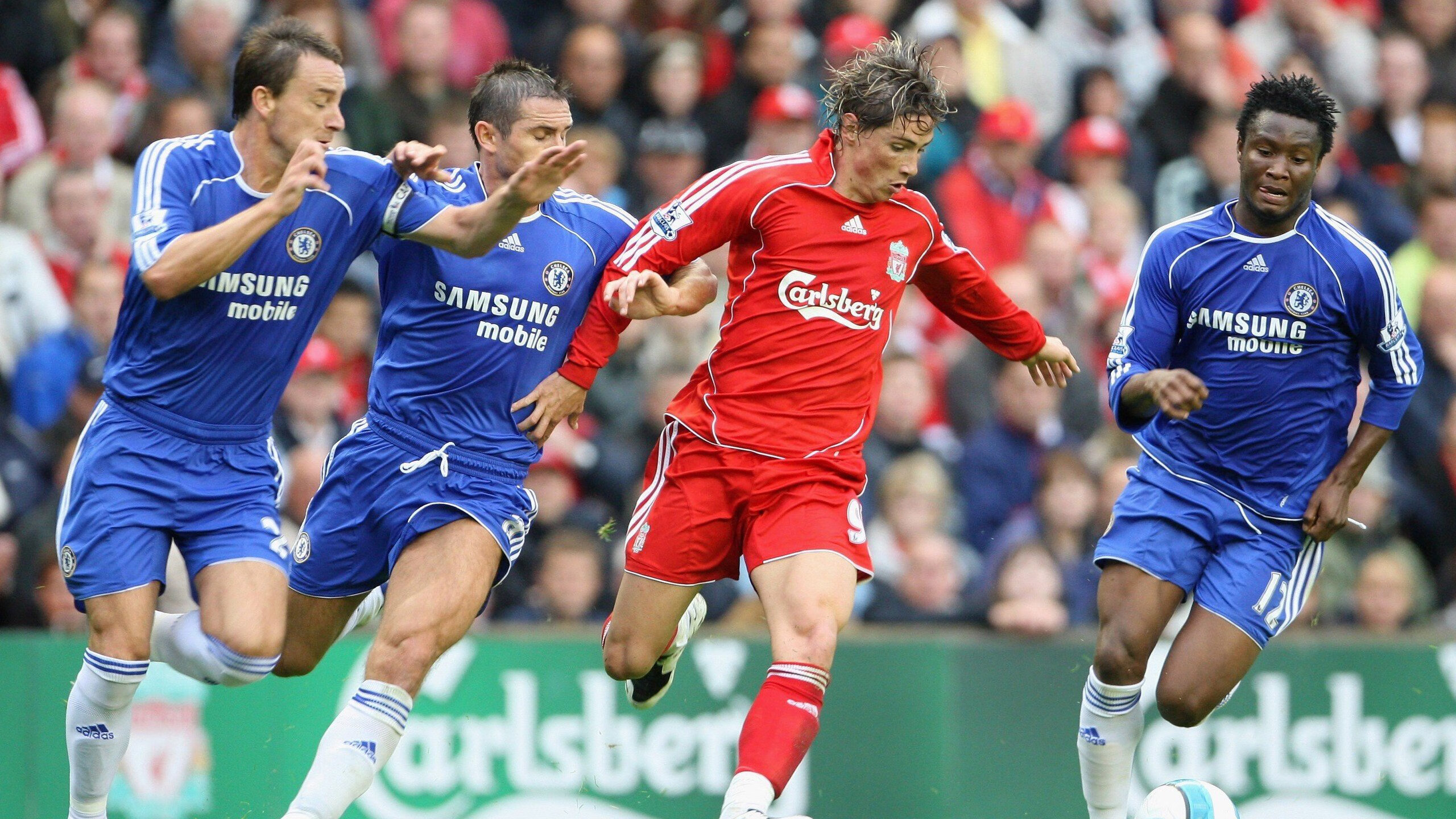 皮特·卡普尔的突破速度与精准传球，使袋鼠队反击效率提高，皮尔斯和卡特